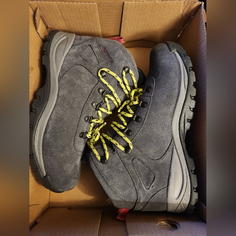 9.5 Womens Columbia Suede Hiking Boot Suede Upper Dark Gray